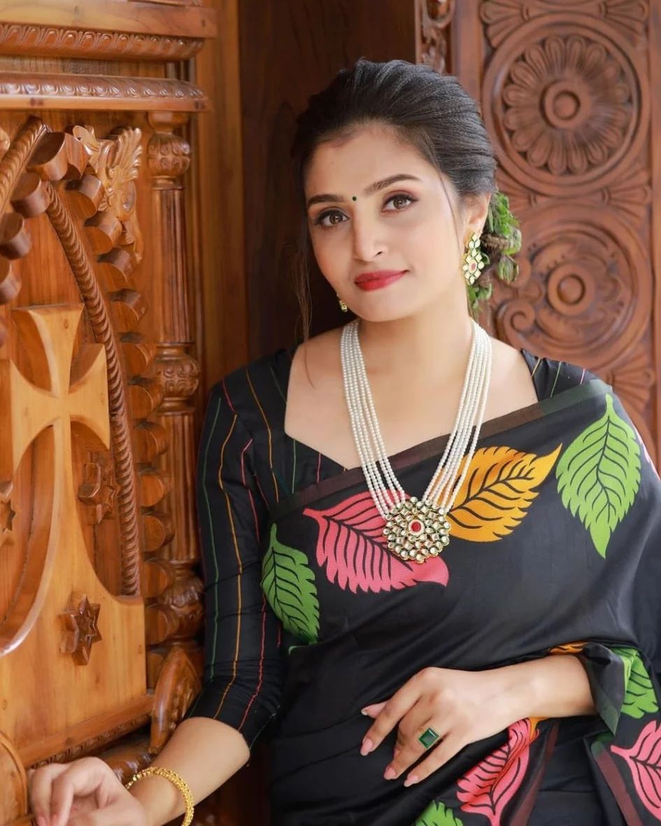 Beautiful Floral leaf Print Art Silk Saree With Golden Stunning Pallu Traditional Saree