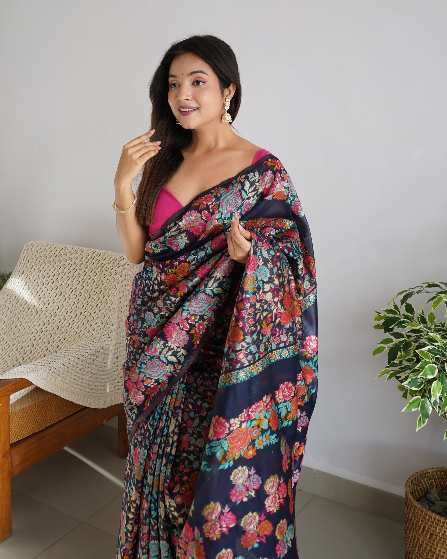 Women Silk Saree with Contrast Border