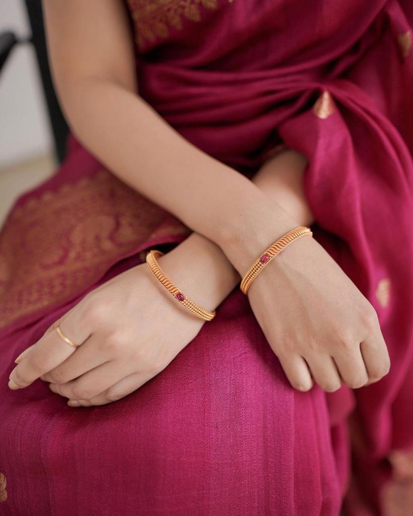 Women Woven Kanjeevaram Silk Saree