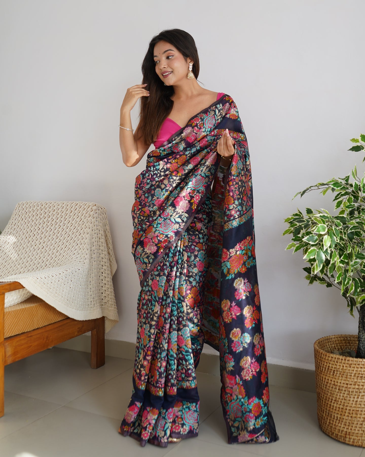 Women Silk Saree with Contrast Border