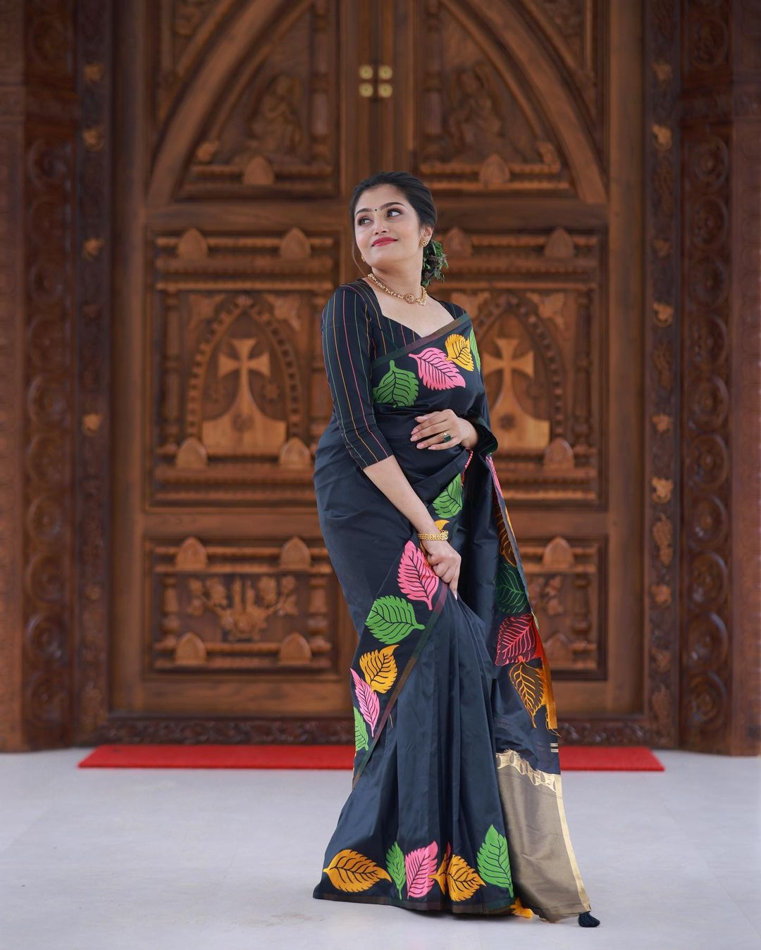 Beautiful Floral leaf Print Art Silk Saree With Golden Stunning Pallu Traditional Saree