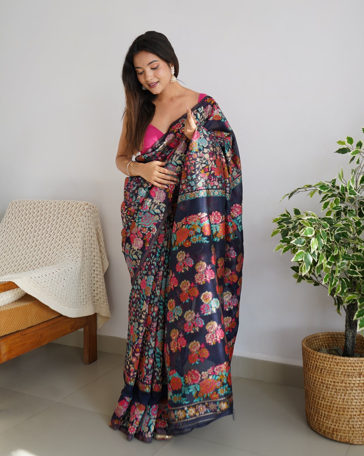 Women Silk Saree with Contrast Border