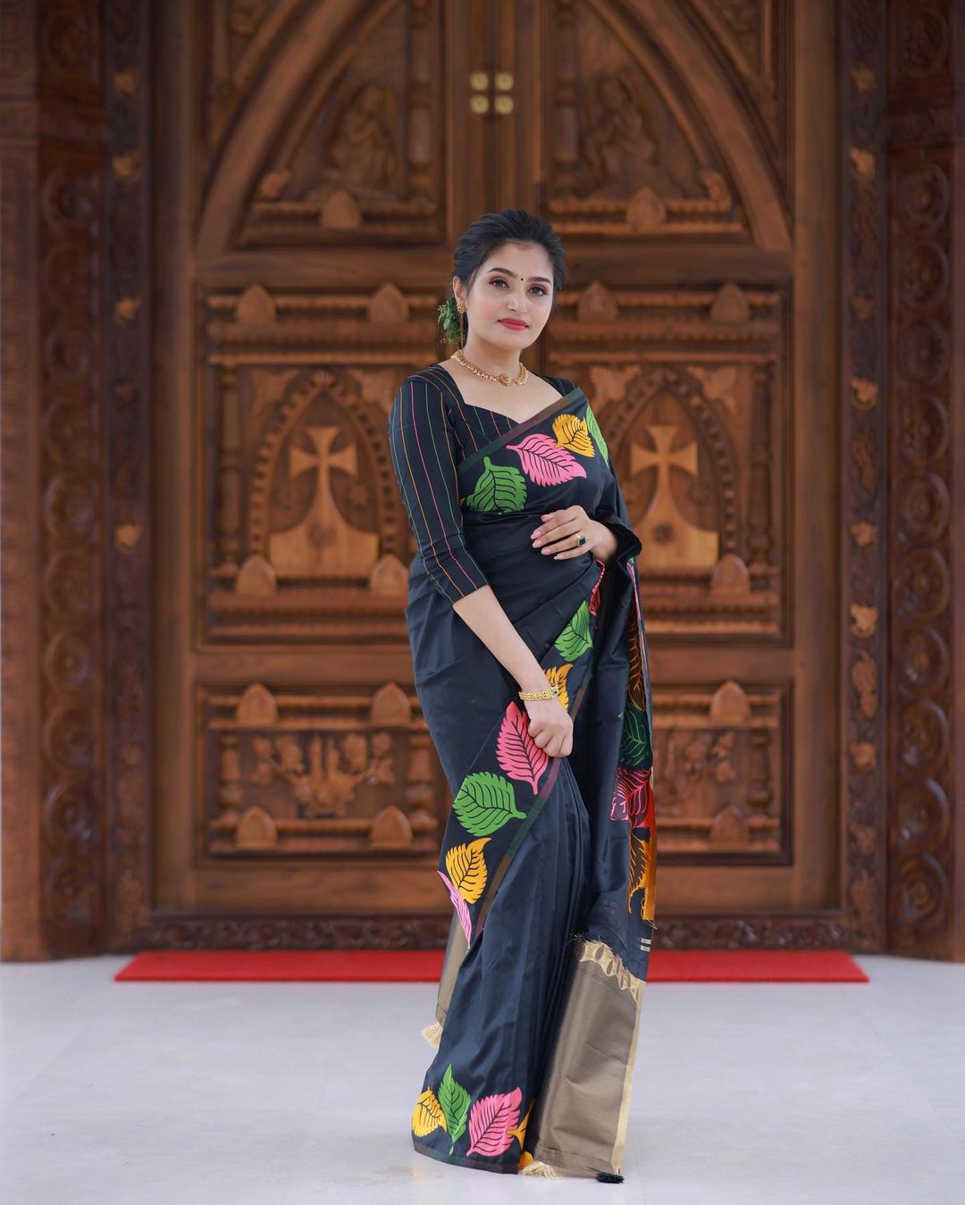 Beautiful Floral leaf Print Art Silk Saree With Golden Stunning Pallu Traditional Saree