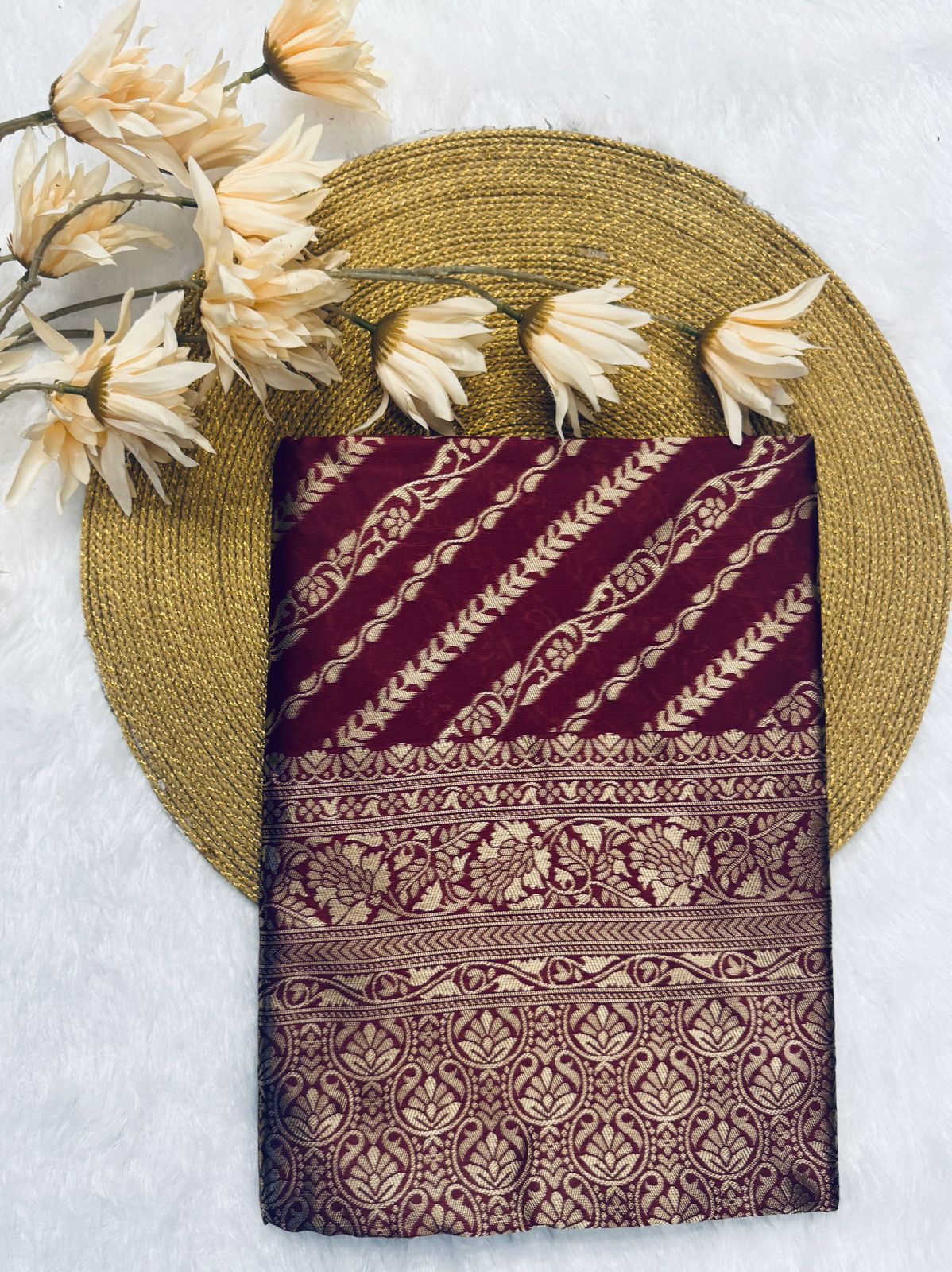 Entrancing Maroon Soft Silk Saree With Surpassing Blouse Piece