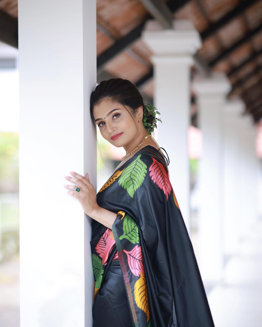 Beautiful Floral leaf Print Art Silk Saree With Golden Stunning Pallu Traditional Saree