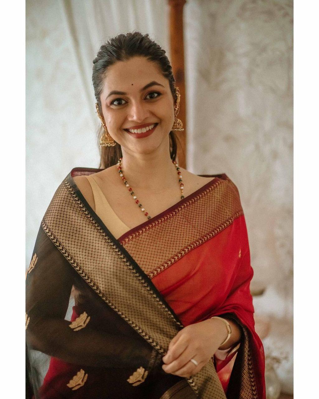 Scarlet Red Maheshawari Cotton Silk Saree