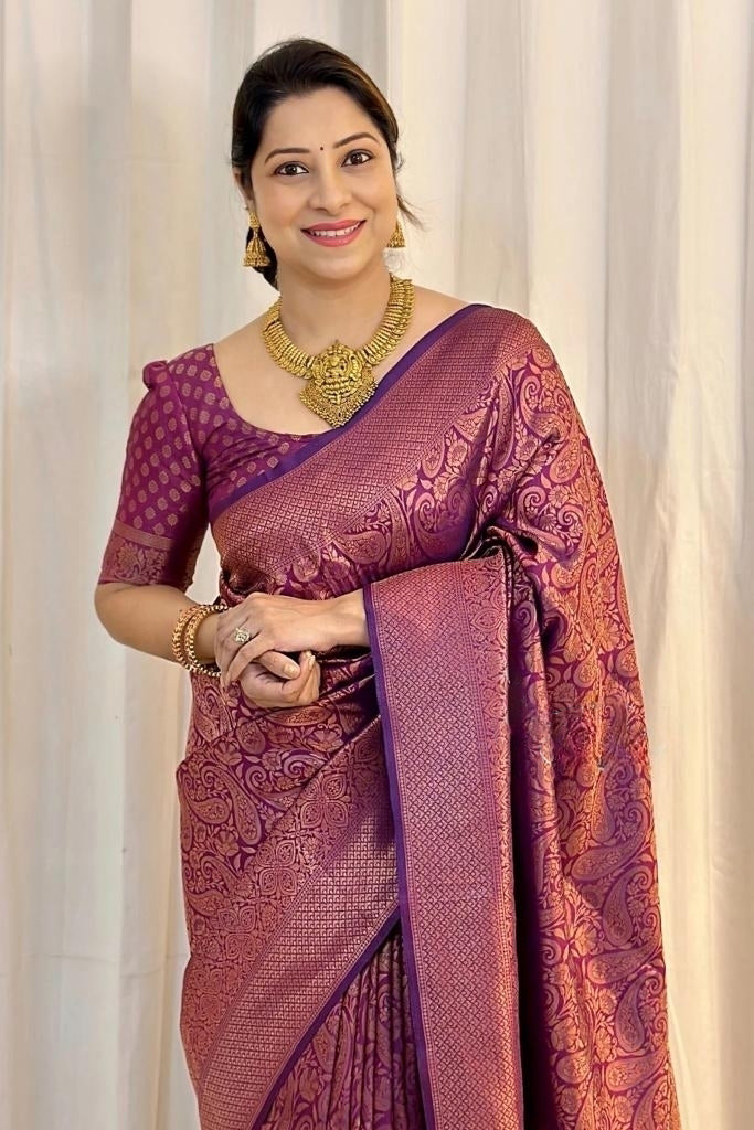 Women Paisley Woven Kanjeevaram Silk Saree with Contrast Border
