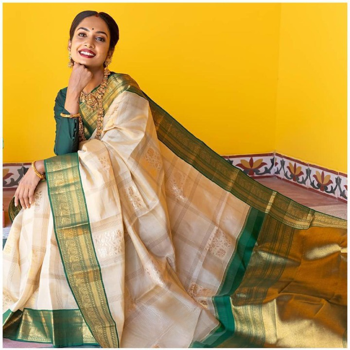 Women Kanjeevaram Woven Saree with Contrast Border