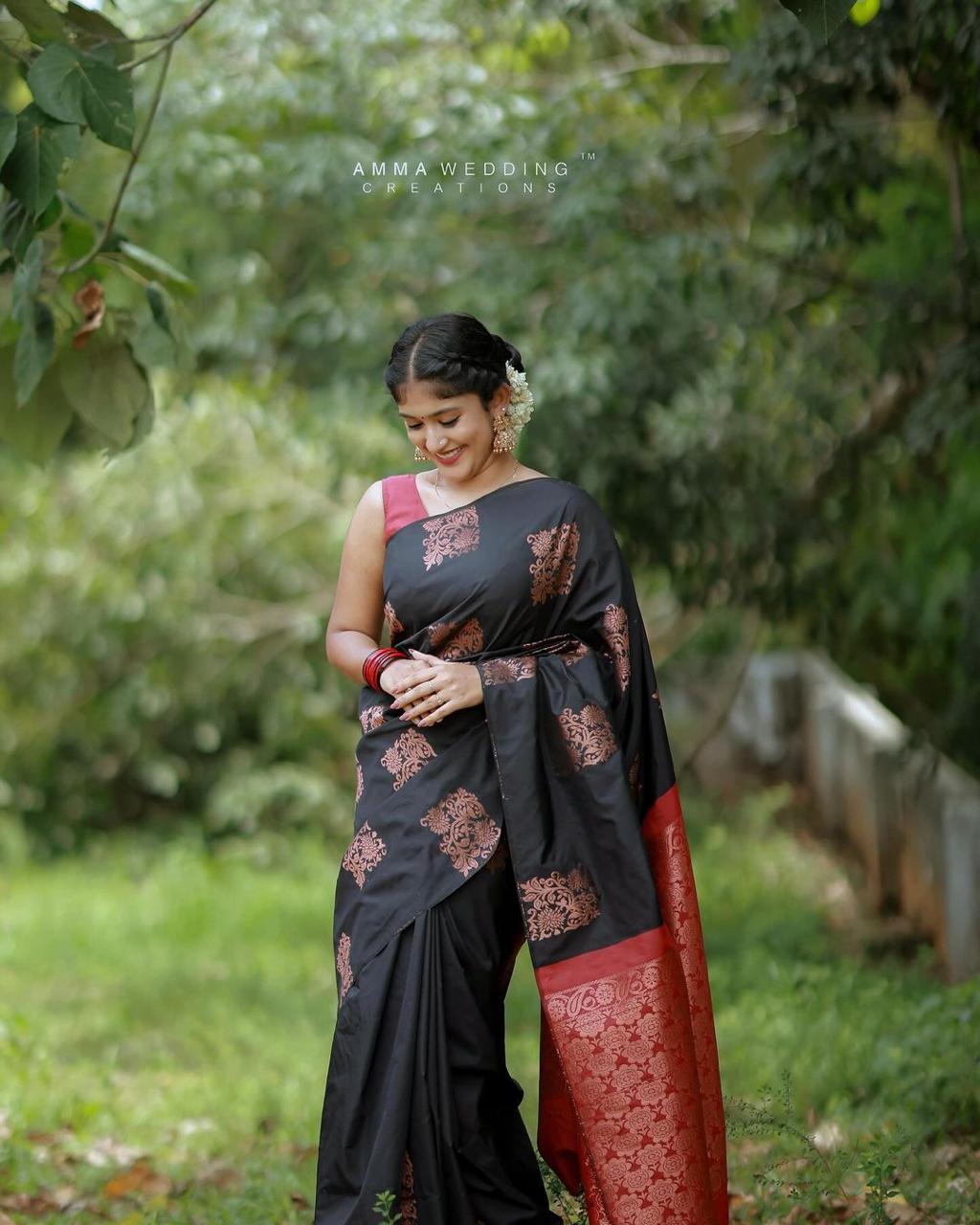 Women Silk Saree with Contrast Border