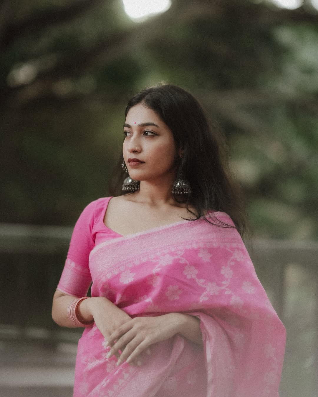 Women's Elegant Pink Floral Saree