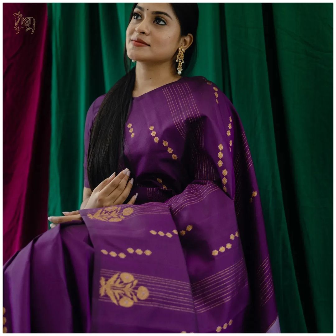Women Zari Woven Kanjeevaram Saree