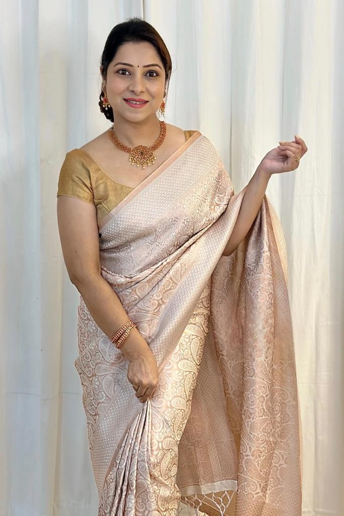 Women Paisley Woven Kanjeevaram Silk Saree with Contrast Border