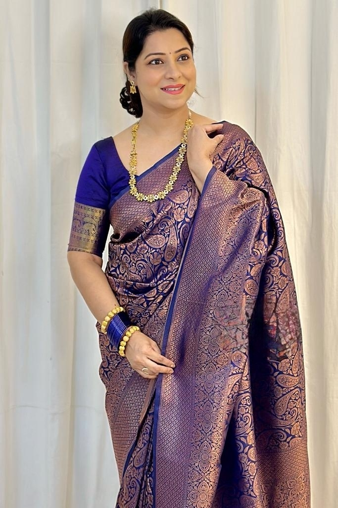 Women Paisley Woven Kanjeevaram Silk Saree with Contrast Border