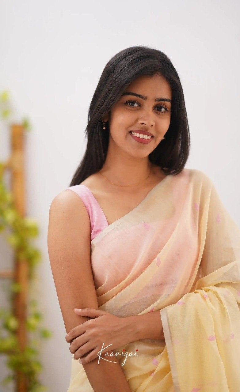 Women's Cream Organza Saree with Soft Pink Contrast Pallu & Delicate Woven Motifs