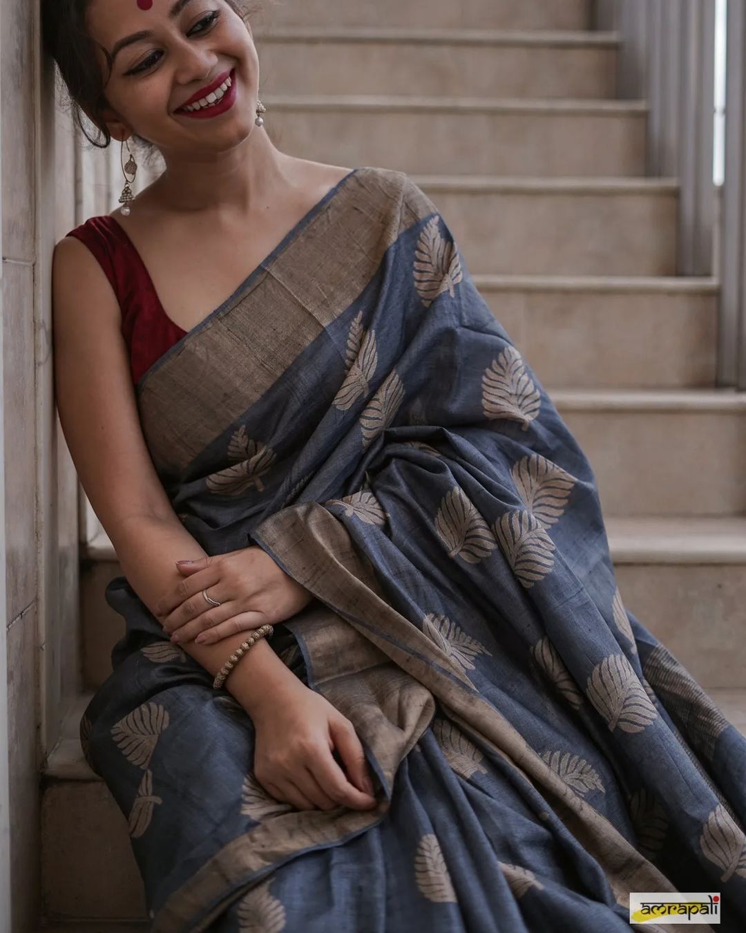 Women's Charcoal Gray Silk Saree with Golden Leaf Motifs