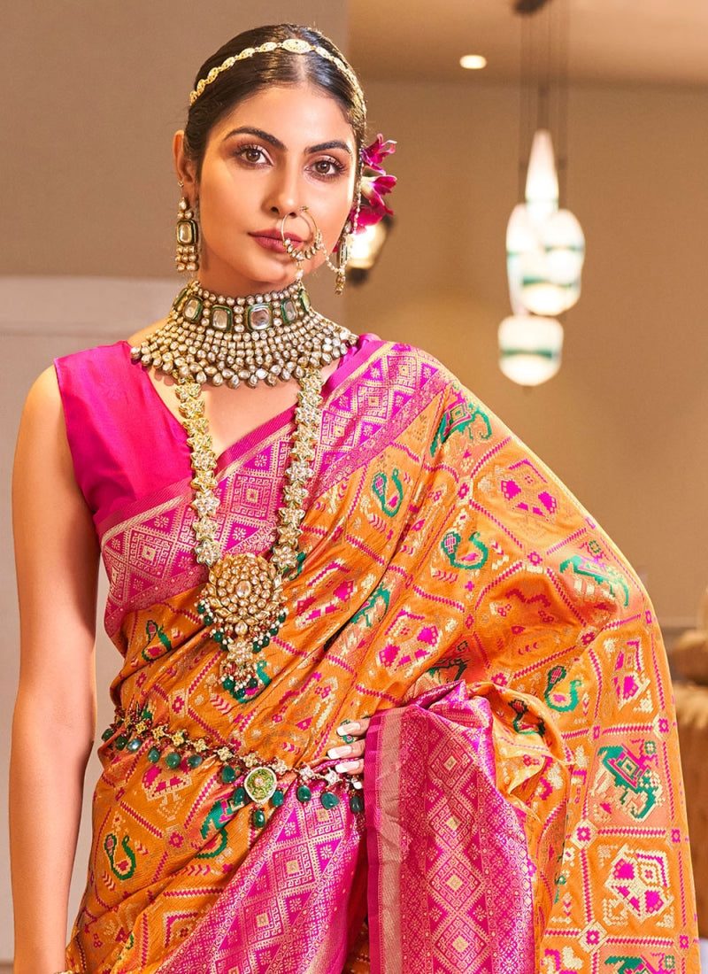 Women Printed Saree with Contrast Border