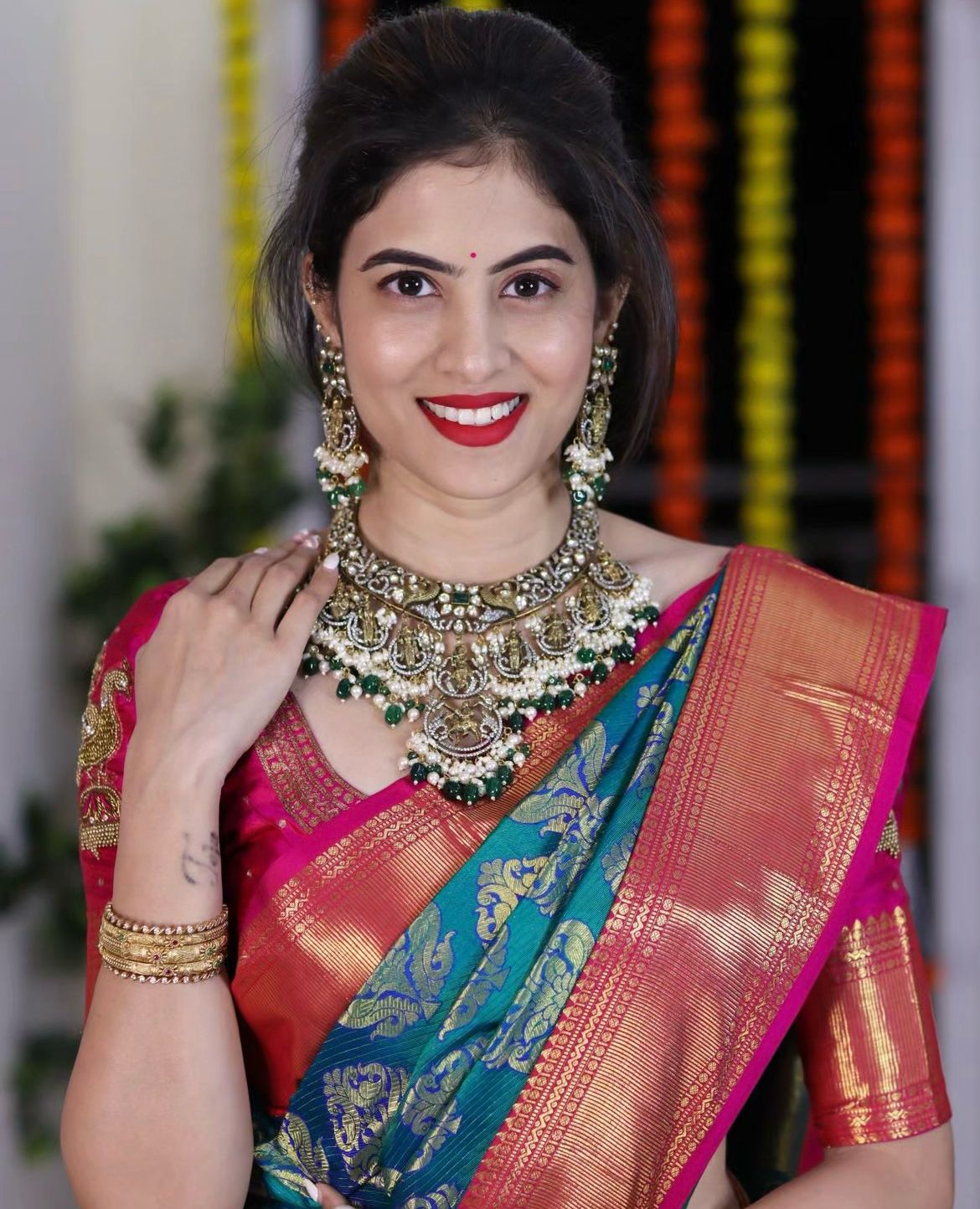 Women Floral Woven Banarasi Silk Saree
