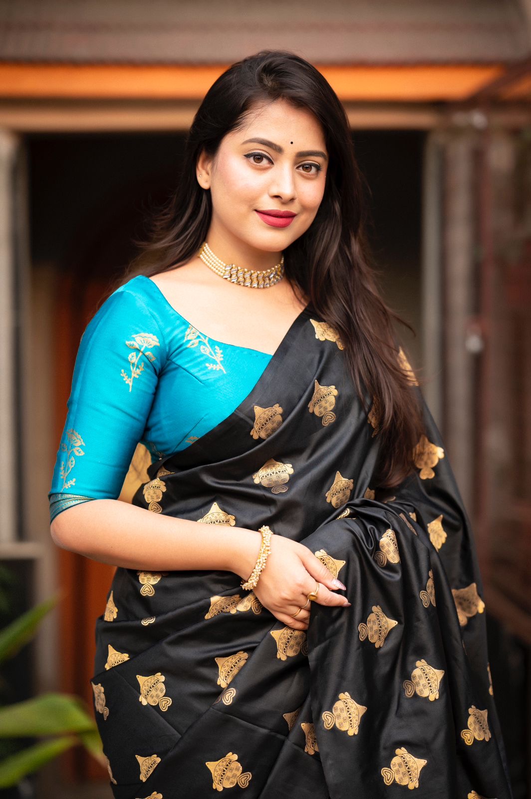 Women's Black Silk Blend Saree with Gold Woven Motifs & Turquoise Blue Contrast Pallu