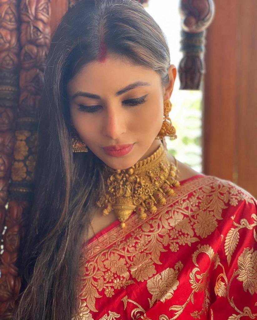 Women's Bridal Red Banarasi Silk Saree with Rich Golden Floral Zari Weaving