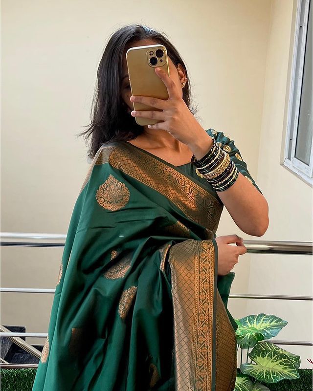 Women Kanjeevaram Saree with Floral Woven Motifs & Contrast Border