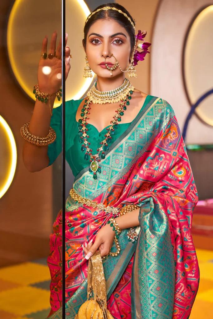 Women Printed Saree with Contrast Border