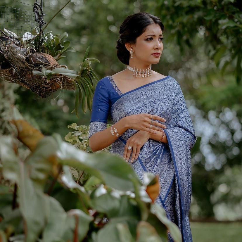 Women Banarasi Silk Saree with Contrast Border