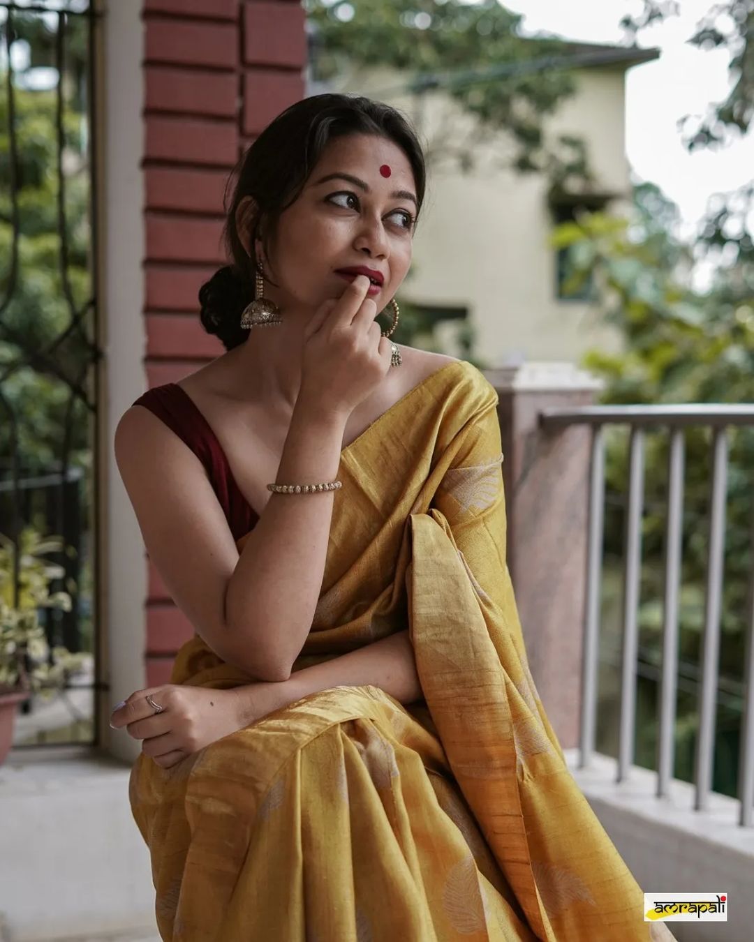 Women's Charcoal Yellow Silk Saree with Golden Leaf Motifs