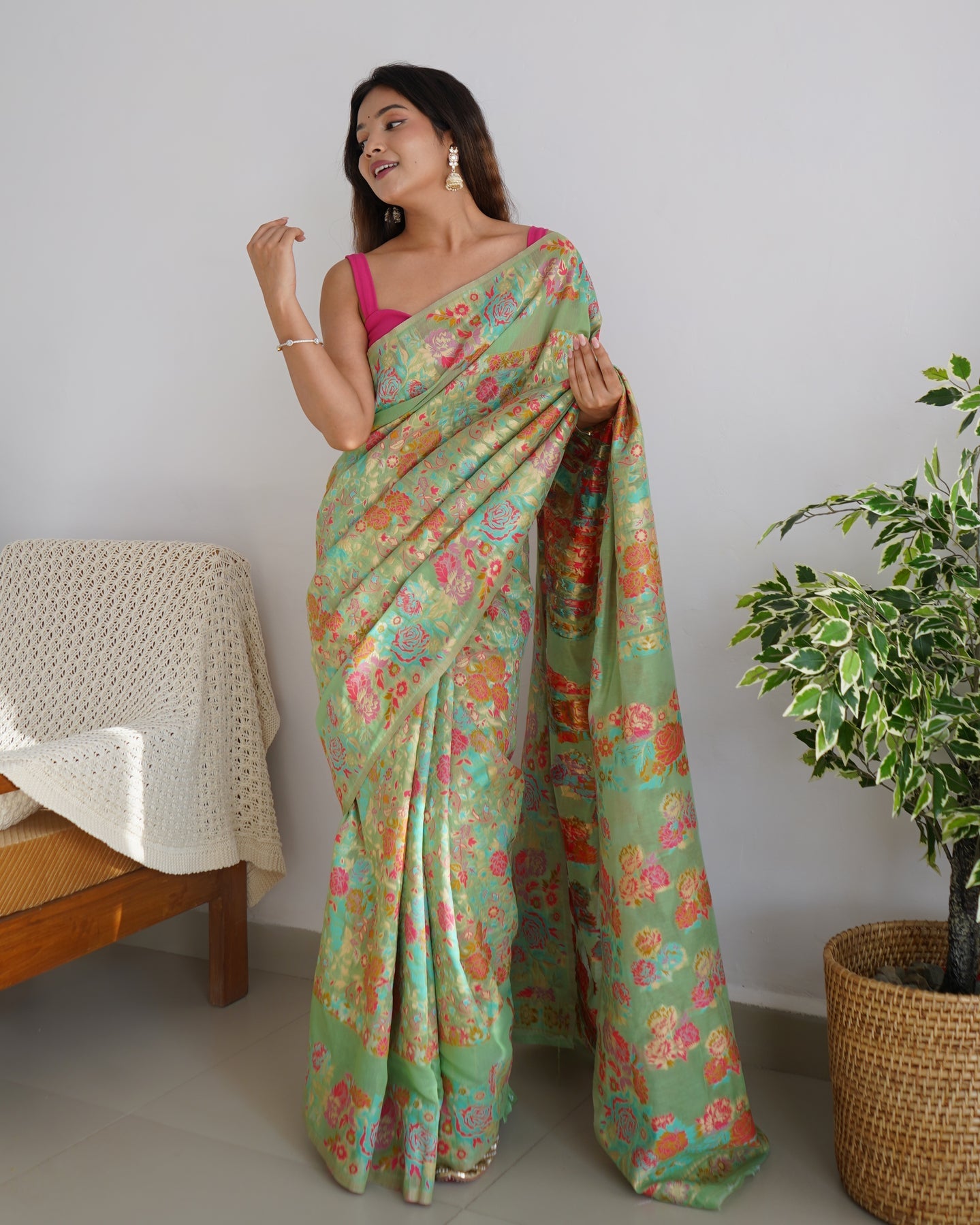 Women Silk Saree with Contrast Border