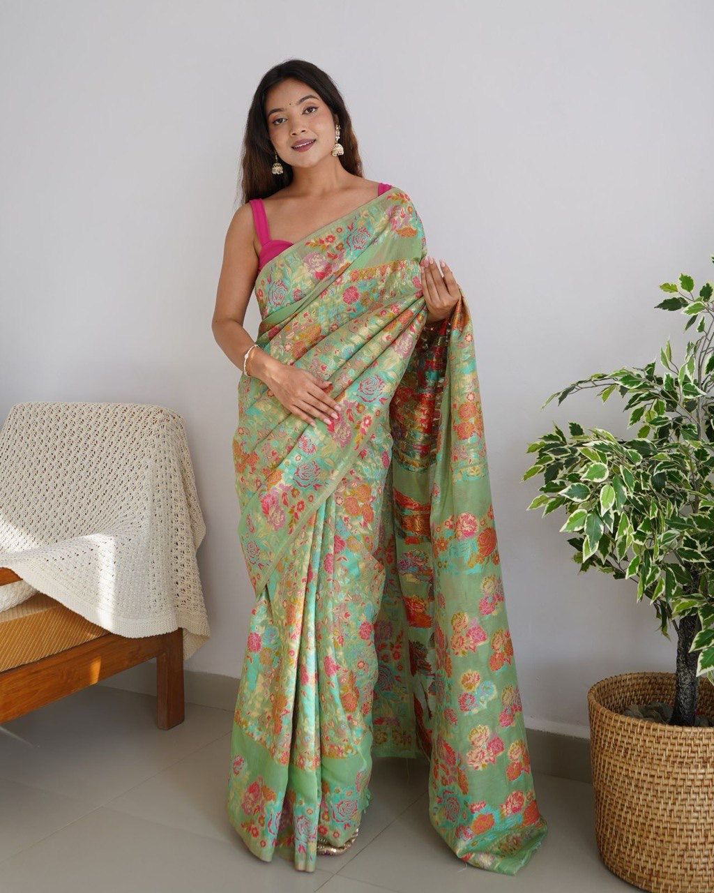 Women Silk Saree with Contrast Border