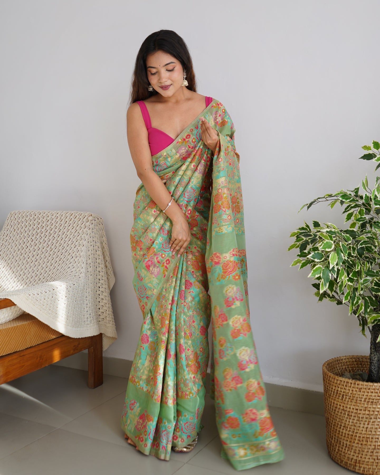Women Silk Saree with Contrast Border