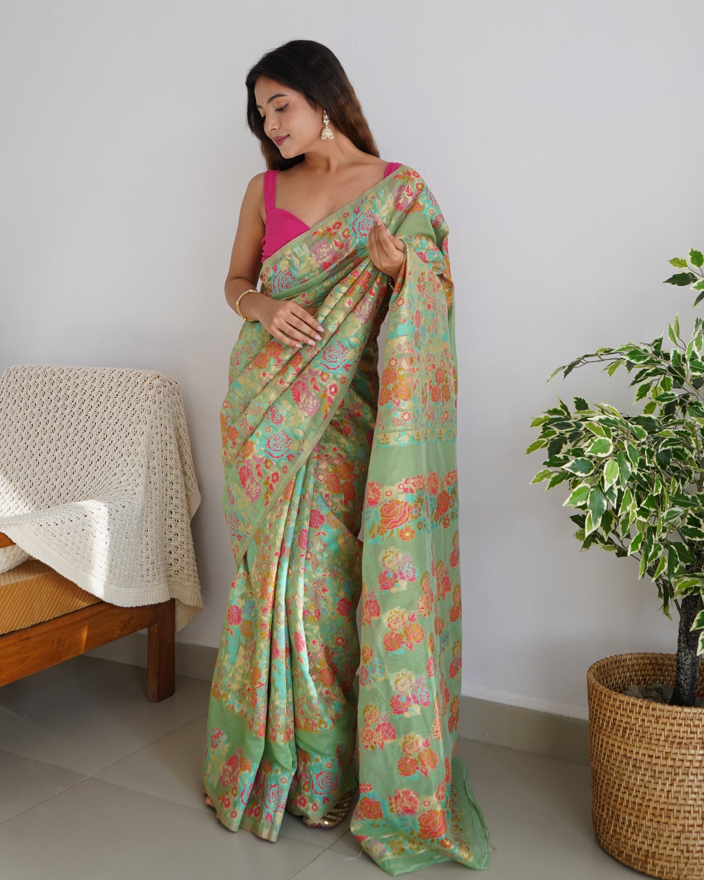Women Silk Saree with Contrast Border