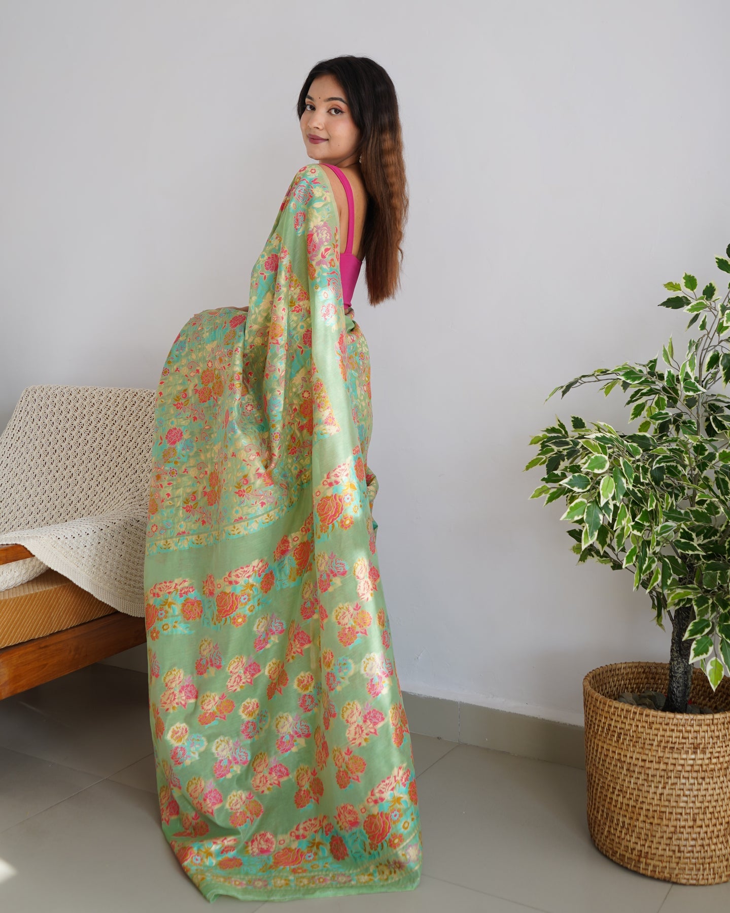 Women Silk Saree with Contrast Border