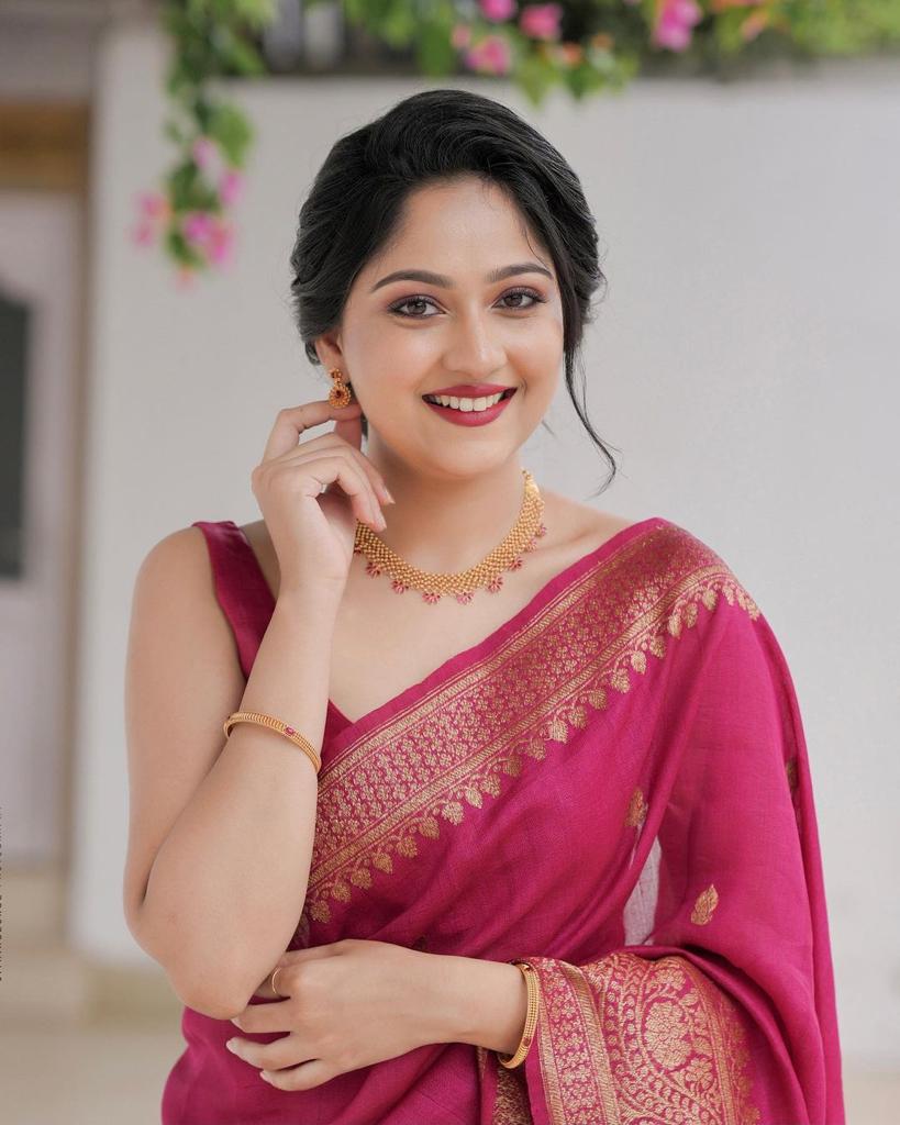 Women Woven Kanjeevaram Silk Saree
