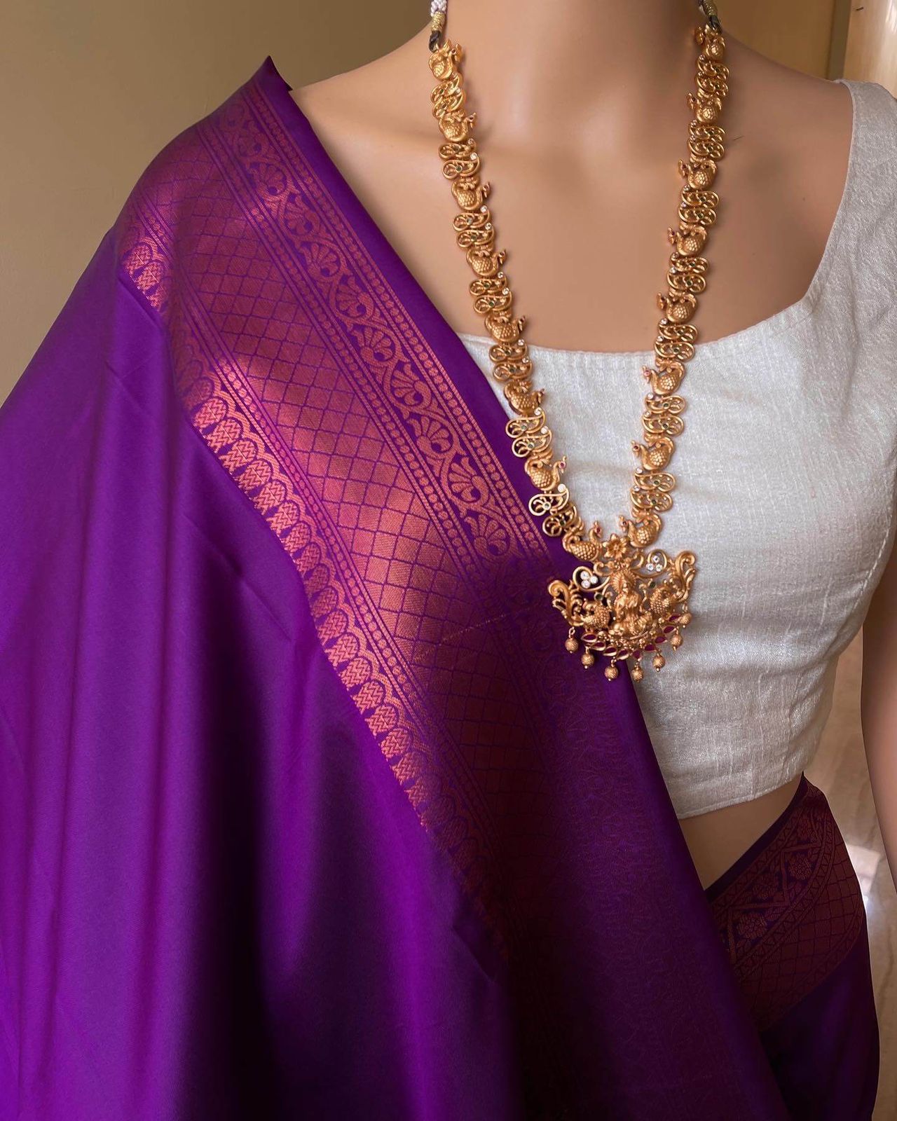 Women Kanjeevaram Saree with Floral Woven Motifs & Contrast Border