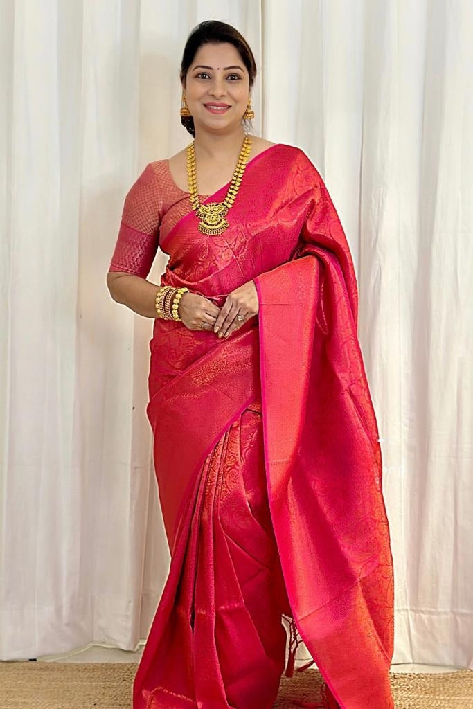 Women Paisley Woven Kanjeevaram Silk Saree with Contrast Border