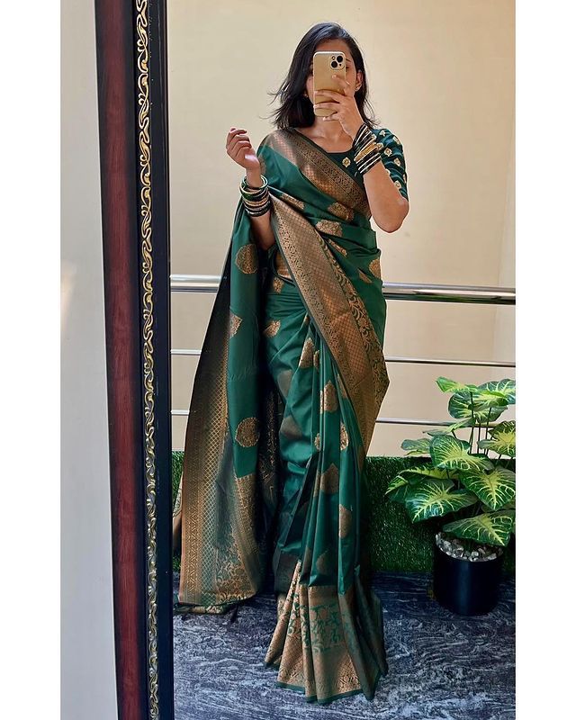 Women Kanjeevaram Saree with Floral Woven Motifs & Contrast Border