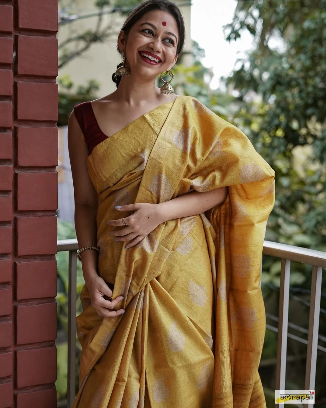 Women's Charcoal Yellow Silk Saree with Golden Leaf Motifs