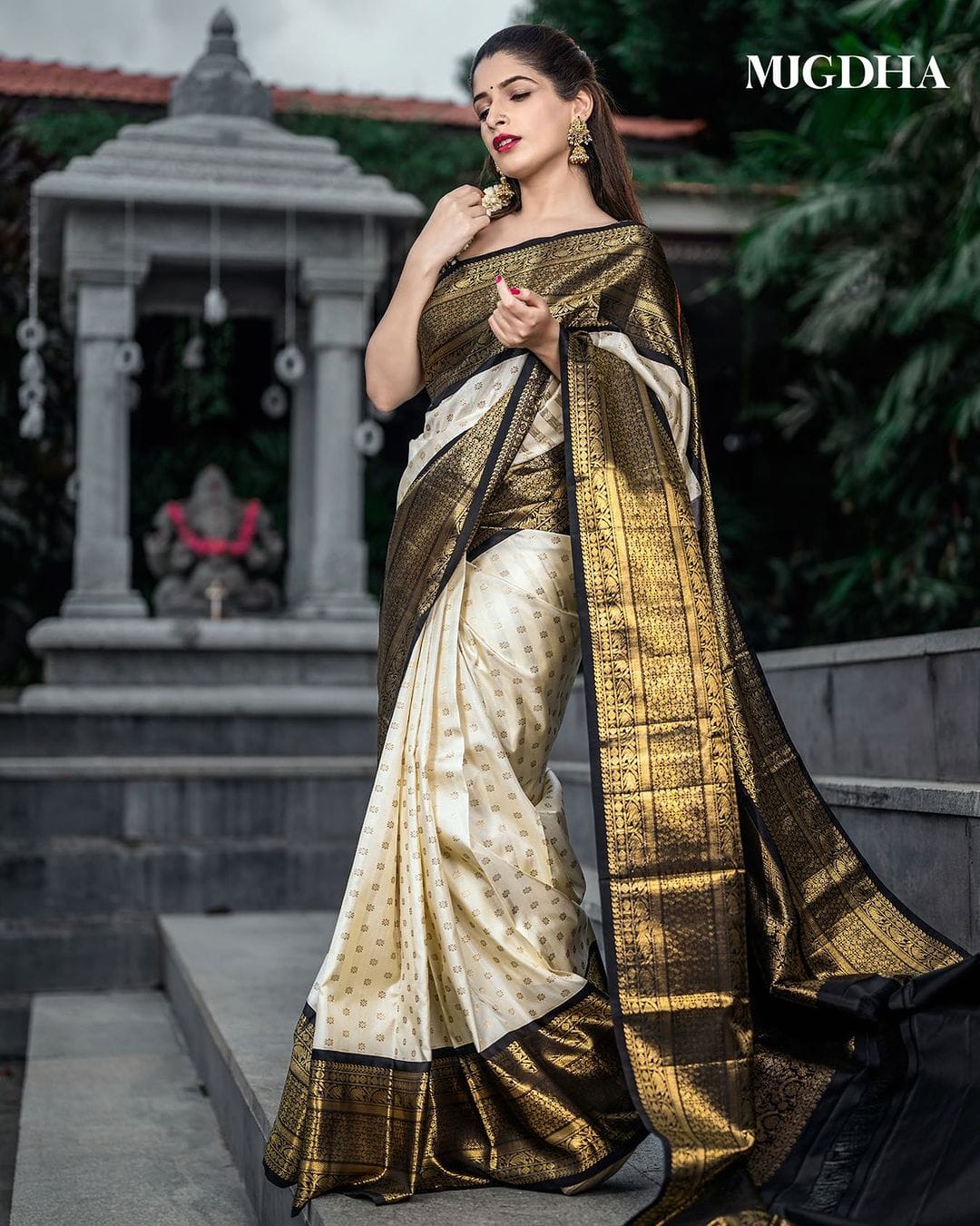 Self Design Kanjivaram Jacquard Saree (Cream)