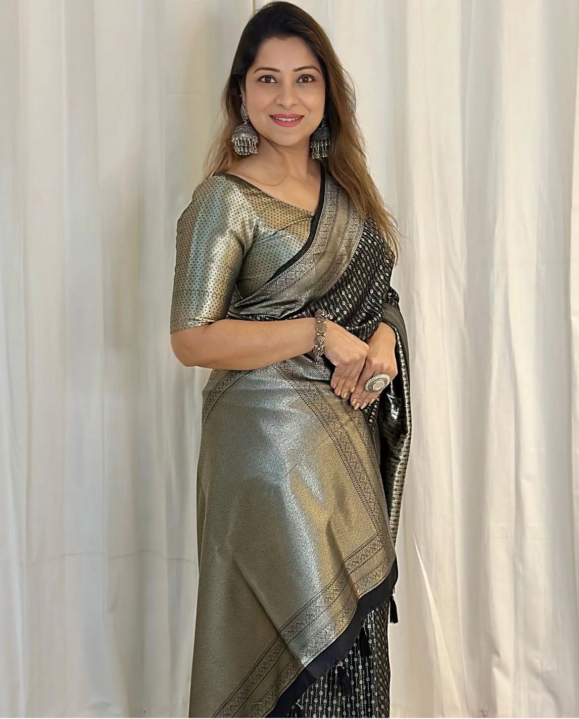 Zari Woven Banarasi Silk Saree with Blouse Set