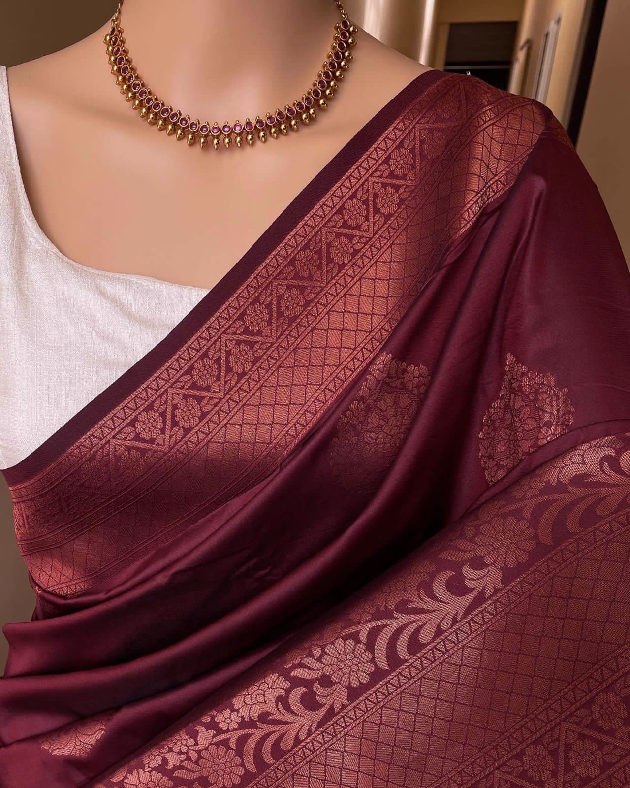 Women Kanjeevaram Saree with Floral Woven Motifs & Contrast Border