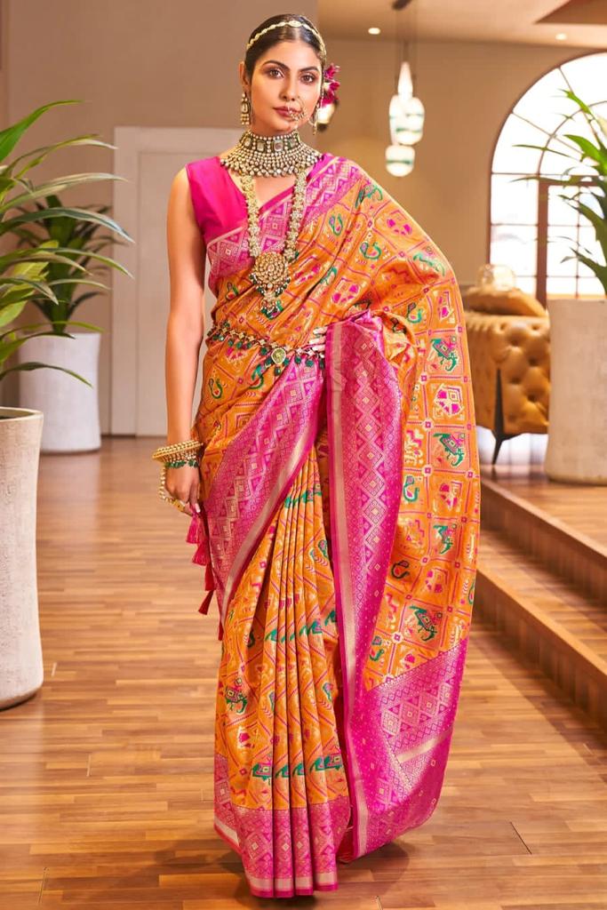 Women Printed Saree with Contrast Border