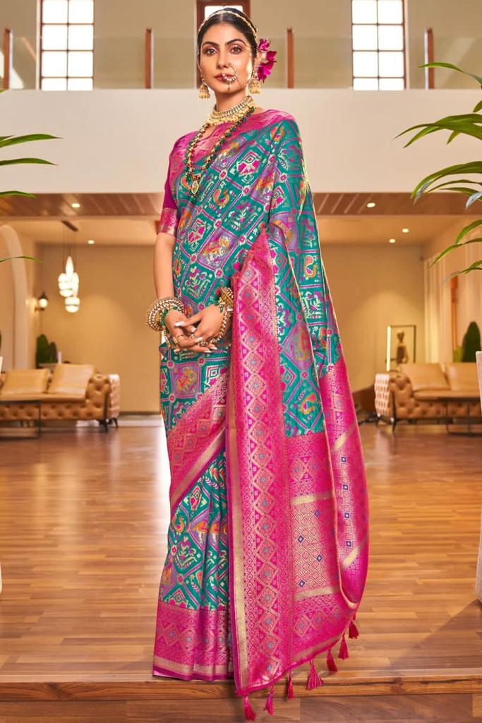 Women Printed Saree with Contrast Border