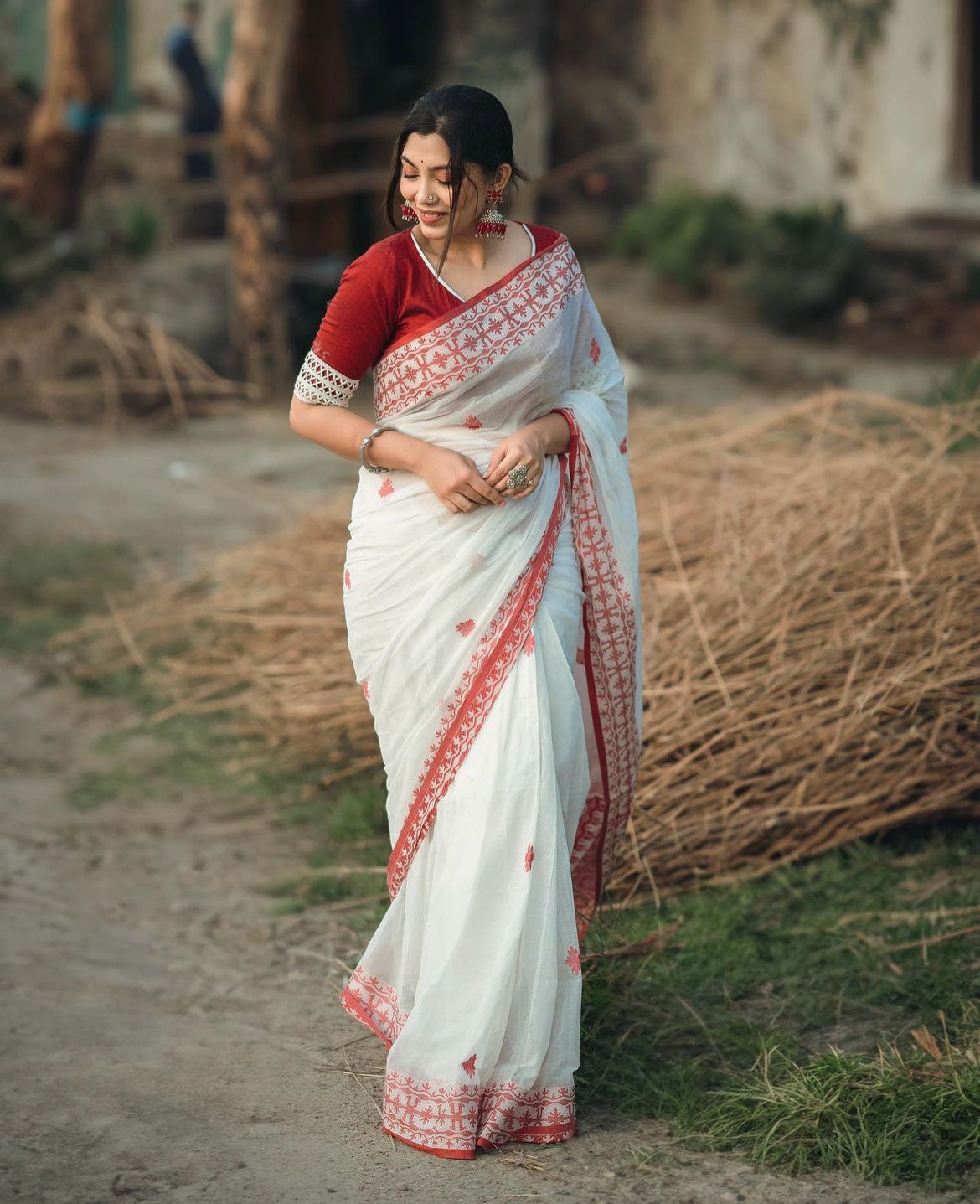 Women's White Saree with Pink Embroidered Border