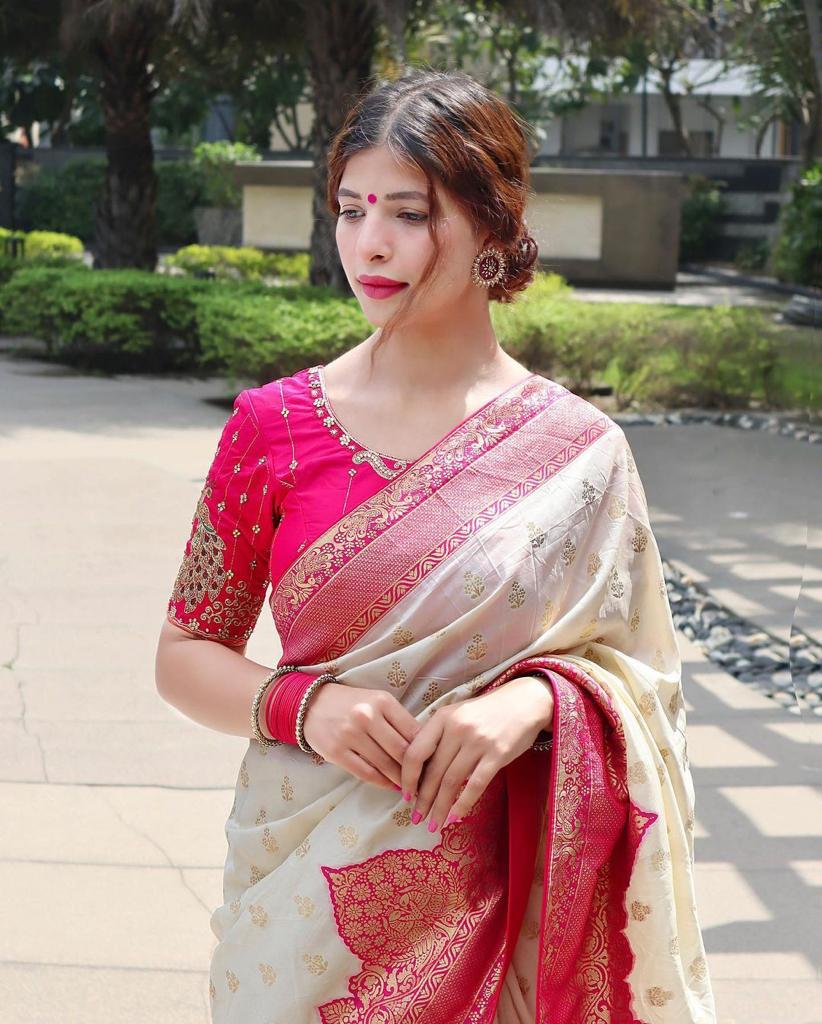 Women Floral Woven Saree with Contrast Border