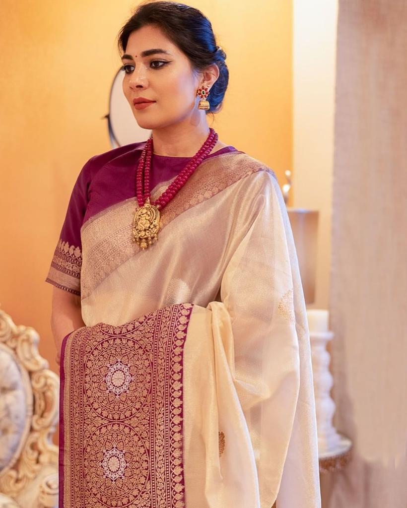 Floral Pattern Saree with Contrast Border