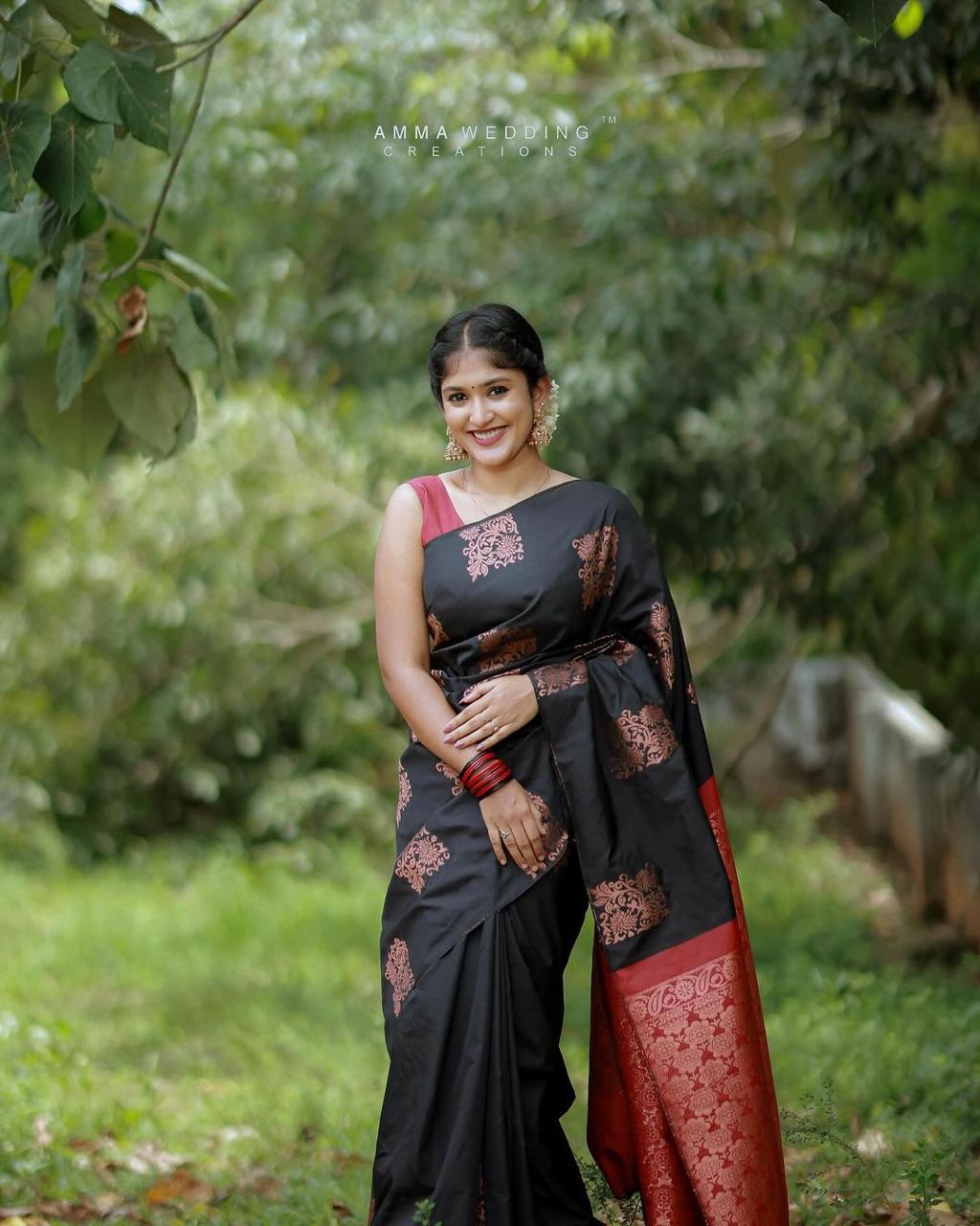 Women Silk Saree with Contrast Border