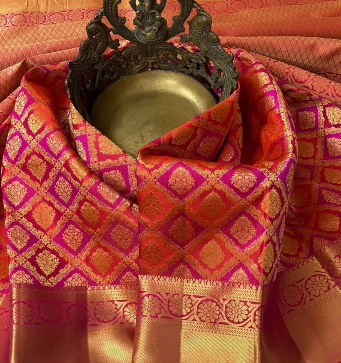Self Design Banarasi Jacquard Saree (Red)