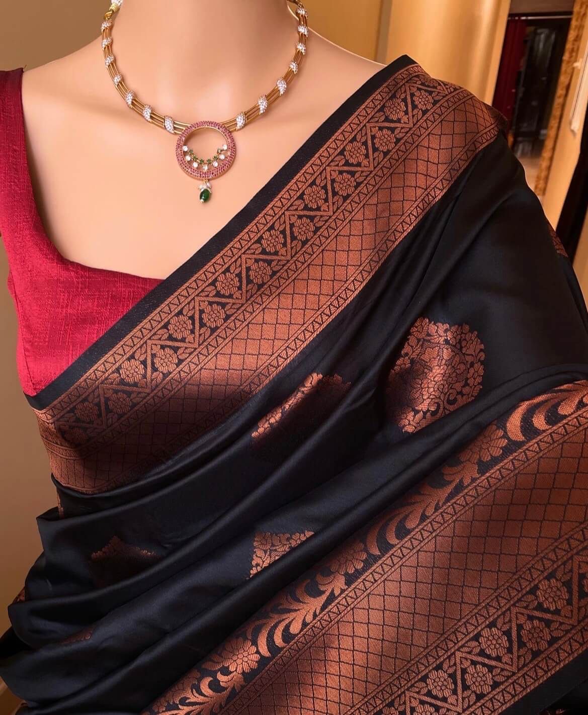 Women Kanjeevaram Saree with Floral Woven Motifs & Contrast Border