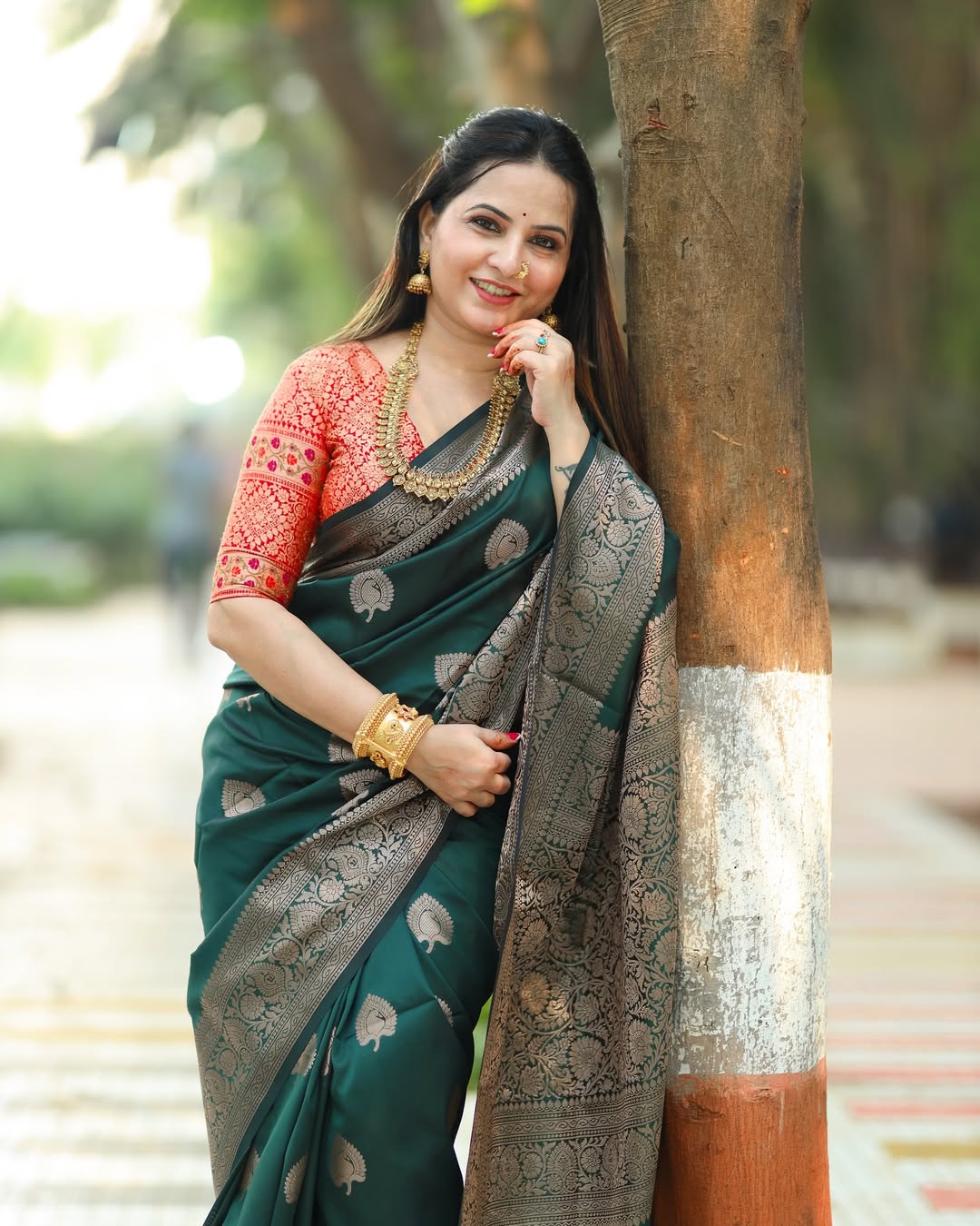Women's Bottle Green Silk Blend Saree with Silver Zari Motifs & Rich Designer Border