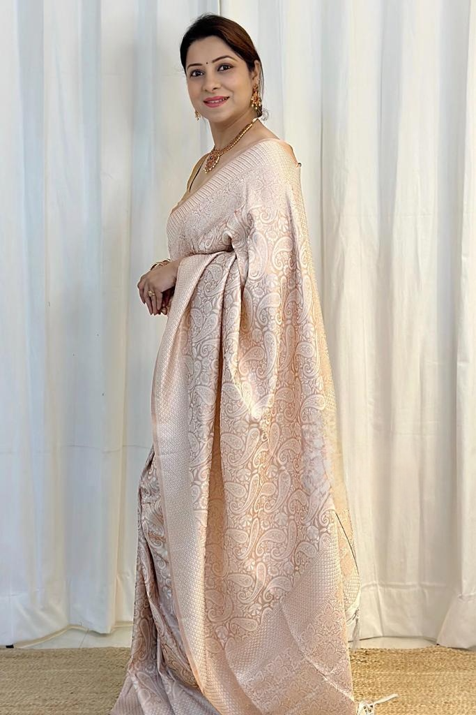 Women Paisley Woven Kanjeevaram Silk Saree with Contrast Border